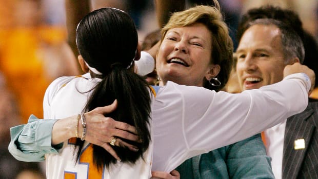 candace-parker-pat_summitt-shoes.jpg